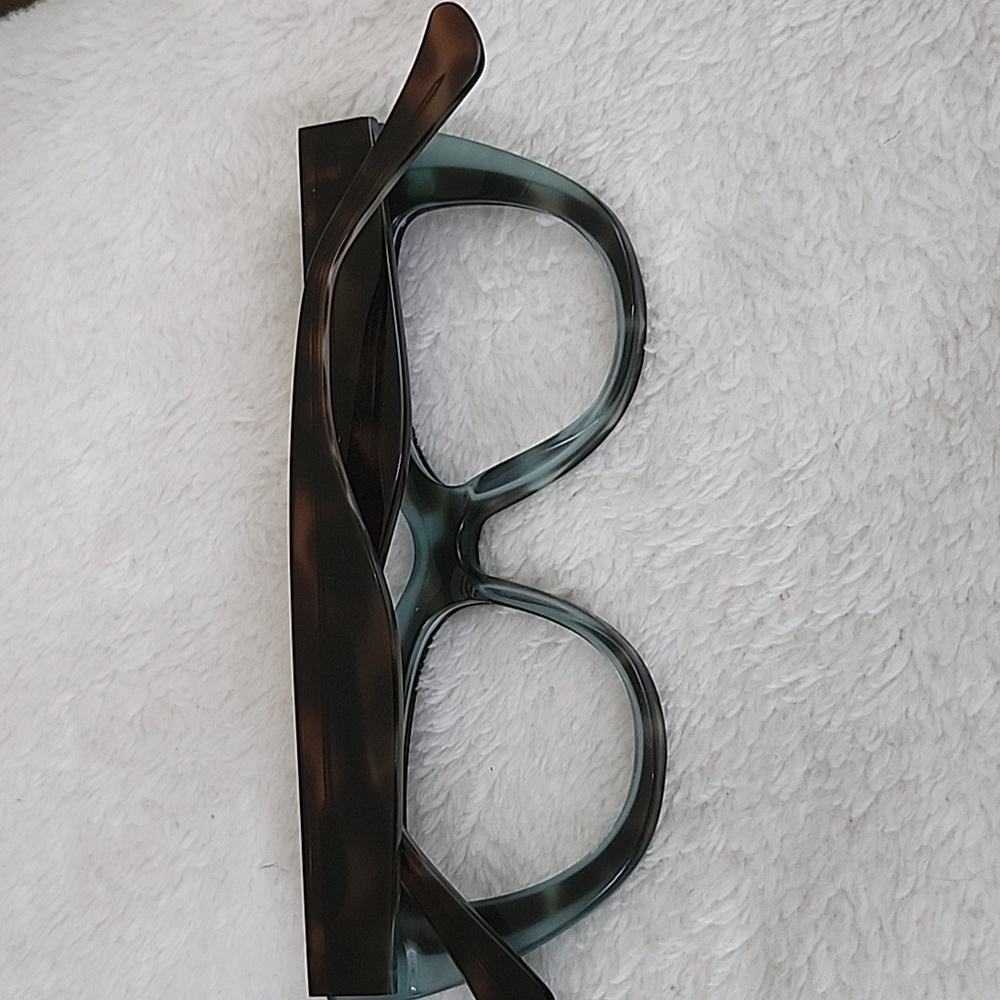 Glasses 🤓 - Picture 2 of 6